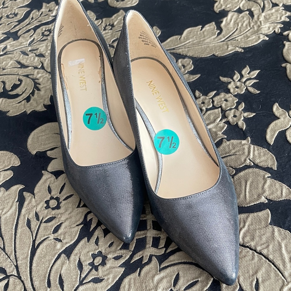 Nine West Women's Shimmering Gray Heels Brand New